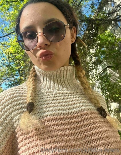 kristin lewis hd star images