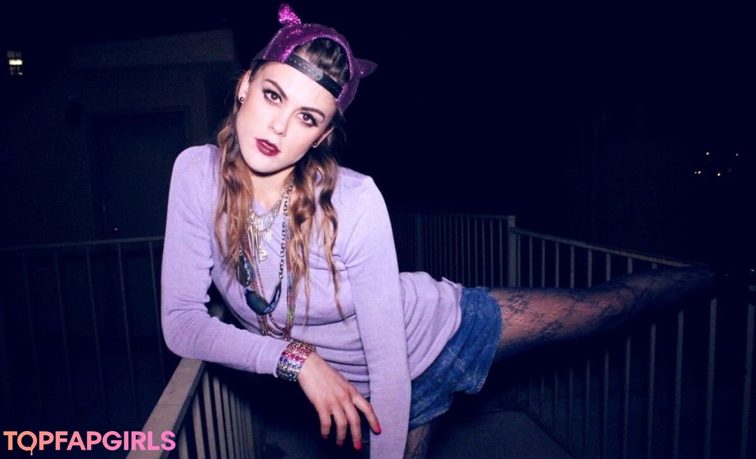 Lindsey Shaw top pornstar photos