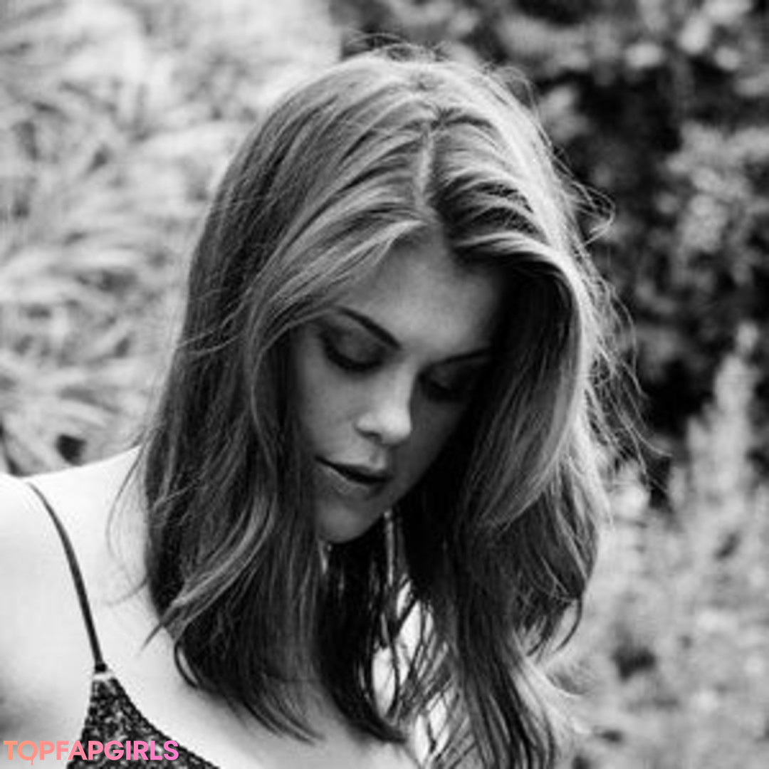 Lindsey Shaw naked actress picture