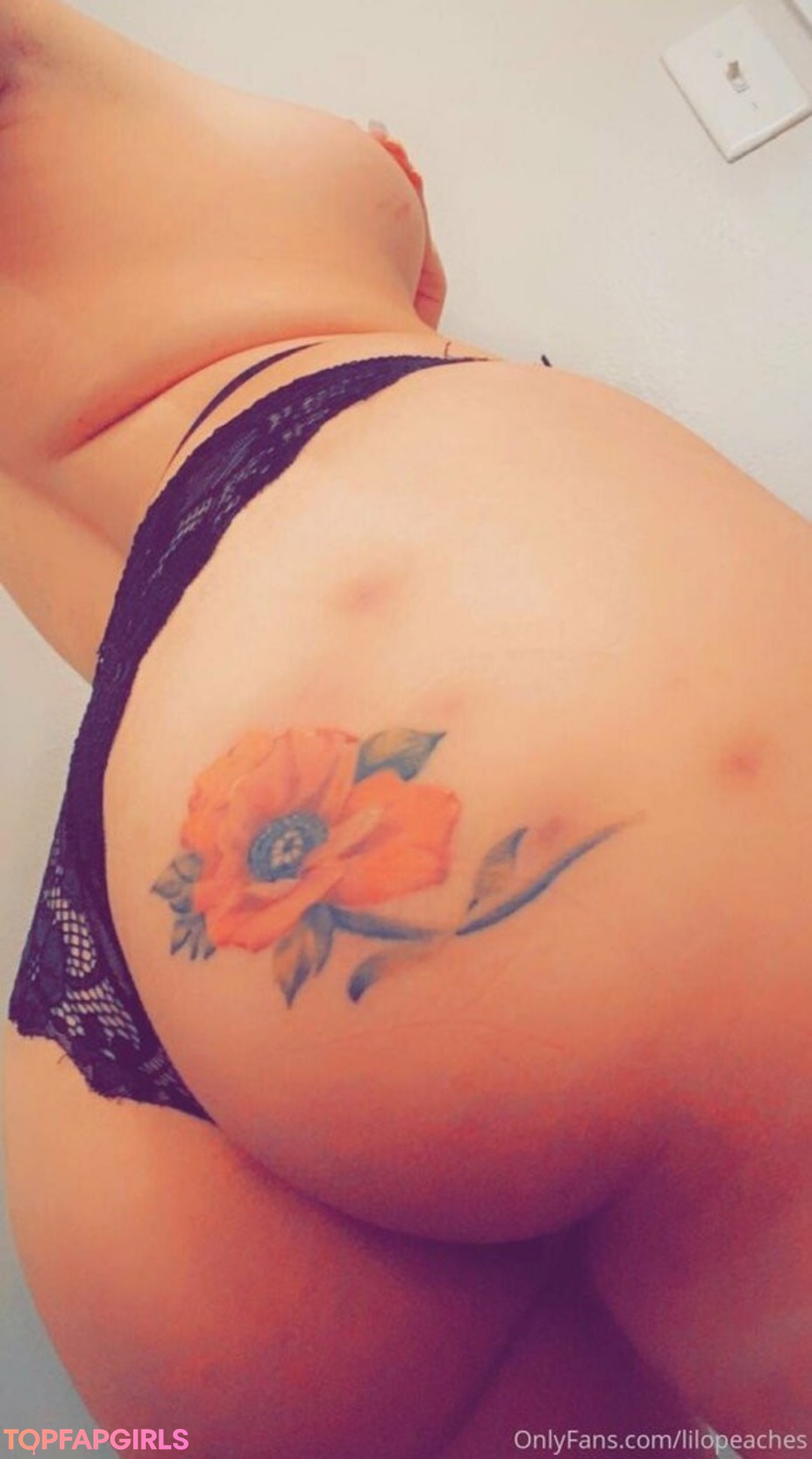 lilopeaches nude pornstar img