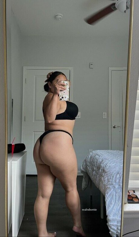 realtxhottie exclusive model image