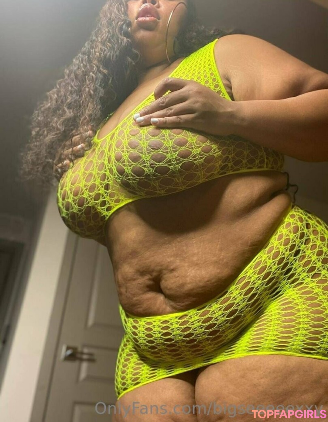 blonde babe onlyfans beautiful naked picture