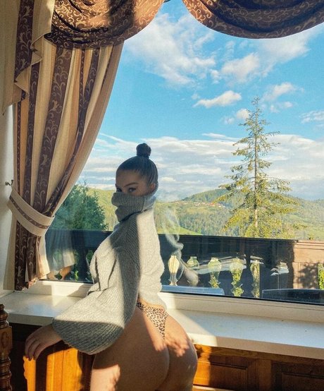 Nika Arven hot actress photo