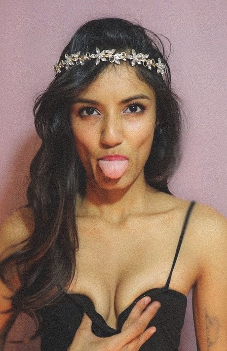 naked milf onlyfans pornographic pic