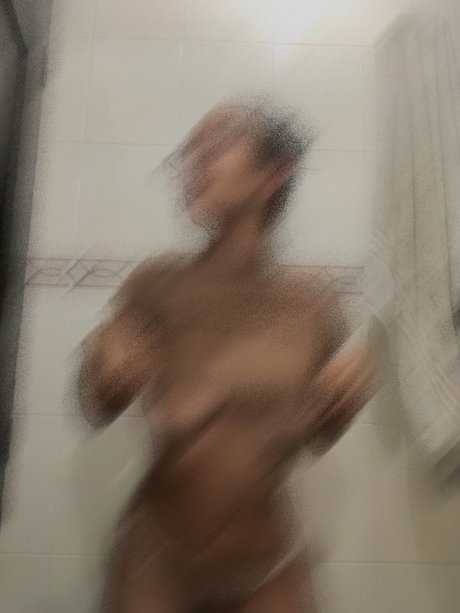 Manuela valenzuelaaa beautiful model image