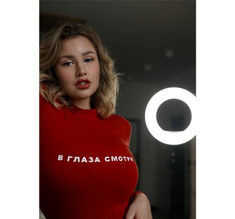 Merelin model porn image