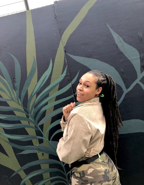 Naomimt star hot image