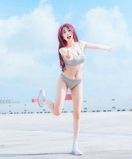 Akaei Ray erotic model pictures