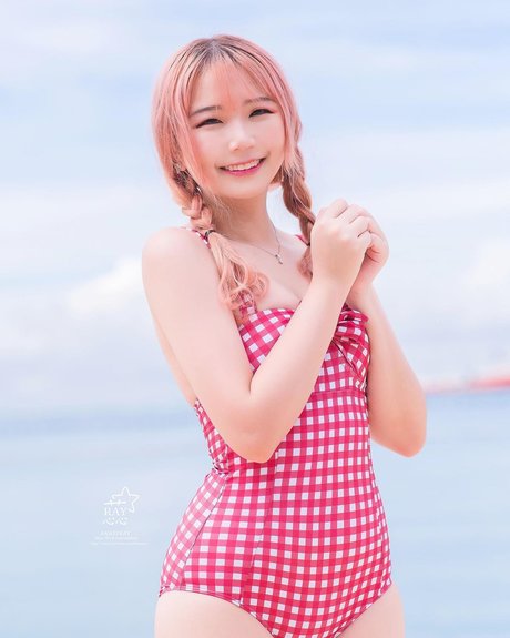 Akaei Ray erotic model photos