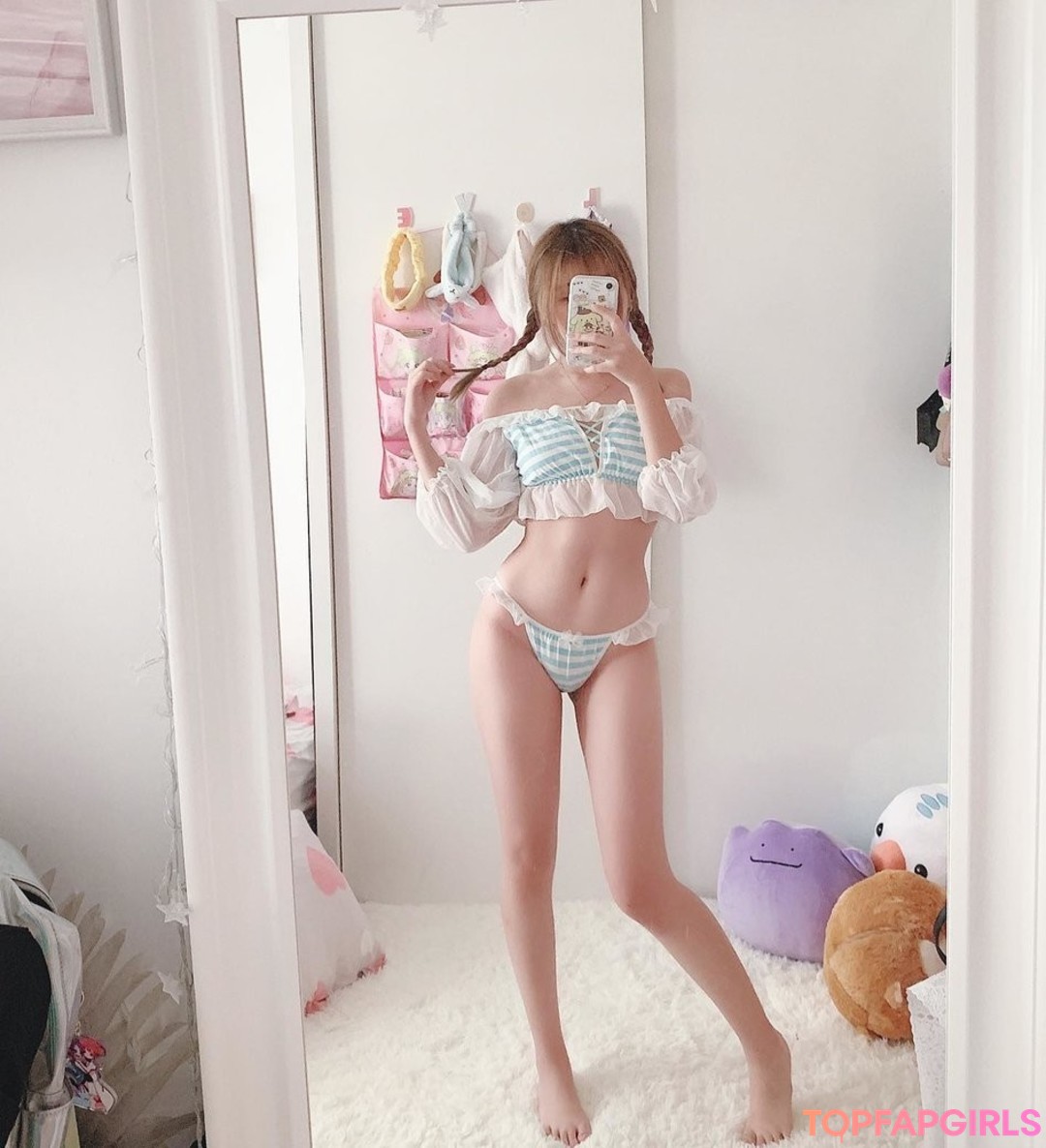 Akaei Ray nude star pictures