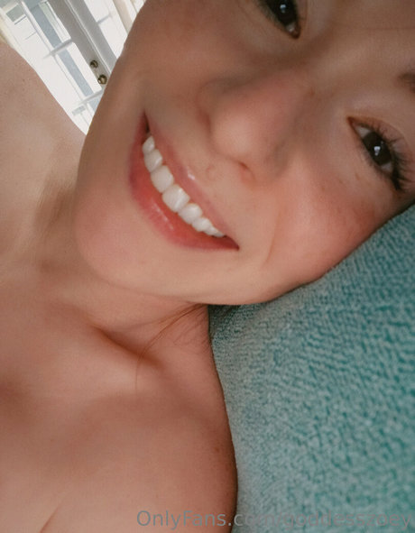 GoddessZoey nude actress img