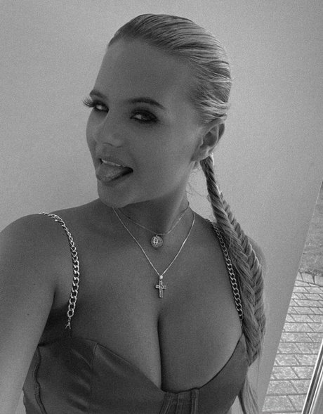 Apollonia Llewellyn nudes pornstar picture