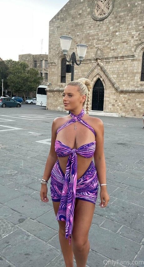 Apollonia Llewellyn xxx actress images