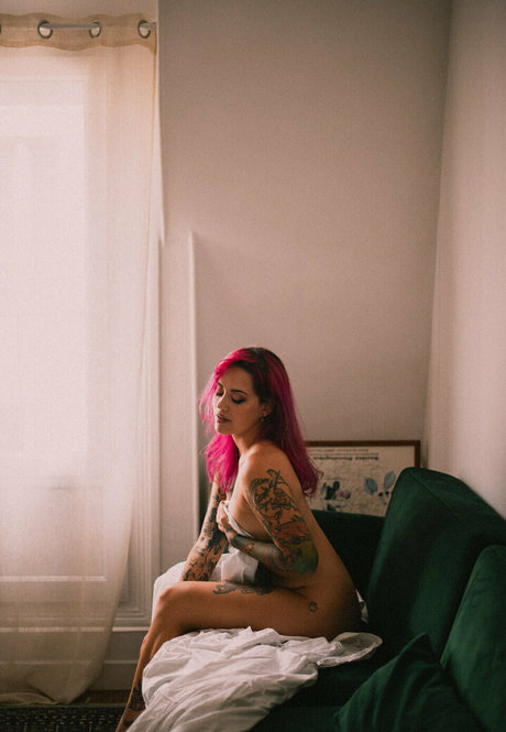 Prunette model hd pic