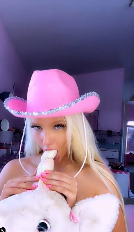 latina maid onlyfans exclusive pictures