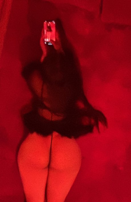 caramelcandyxxx naked model pic