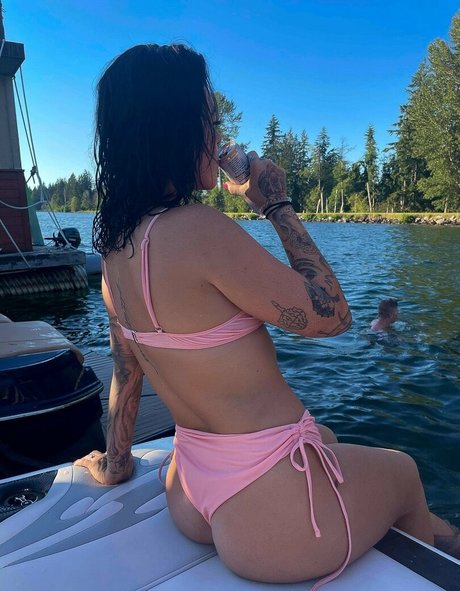 wtkhxrated model free image