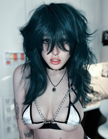 Moshpitmi hot model photo