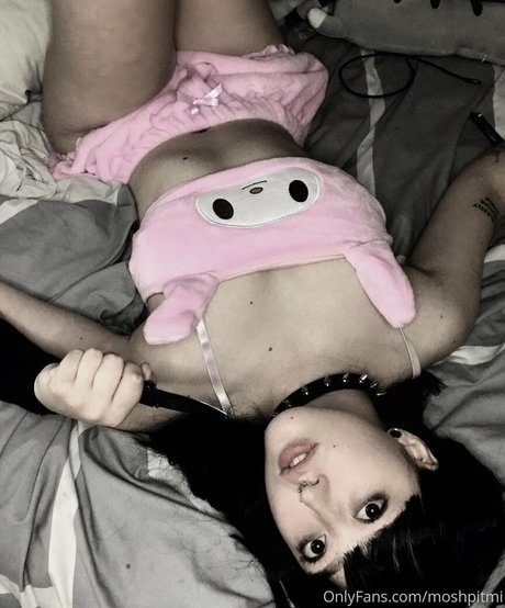 Moshpitmi pornstar erotic pic