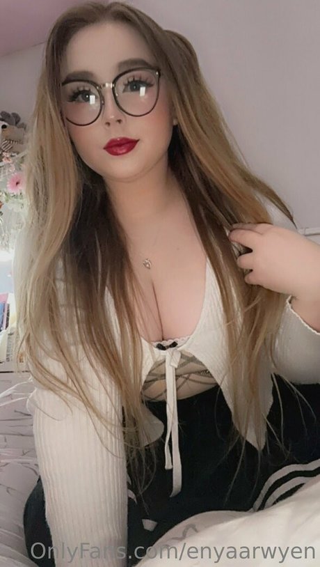 skinny brunette onlyfans nudes images