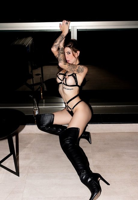 Mistress TT S erotic pornstar archive