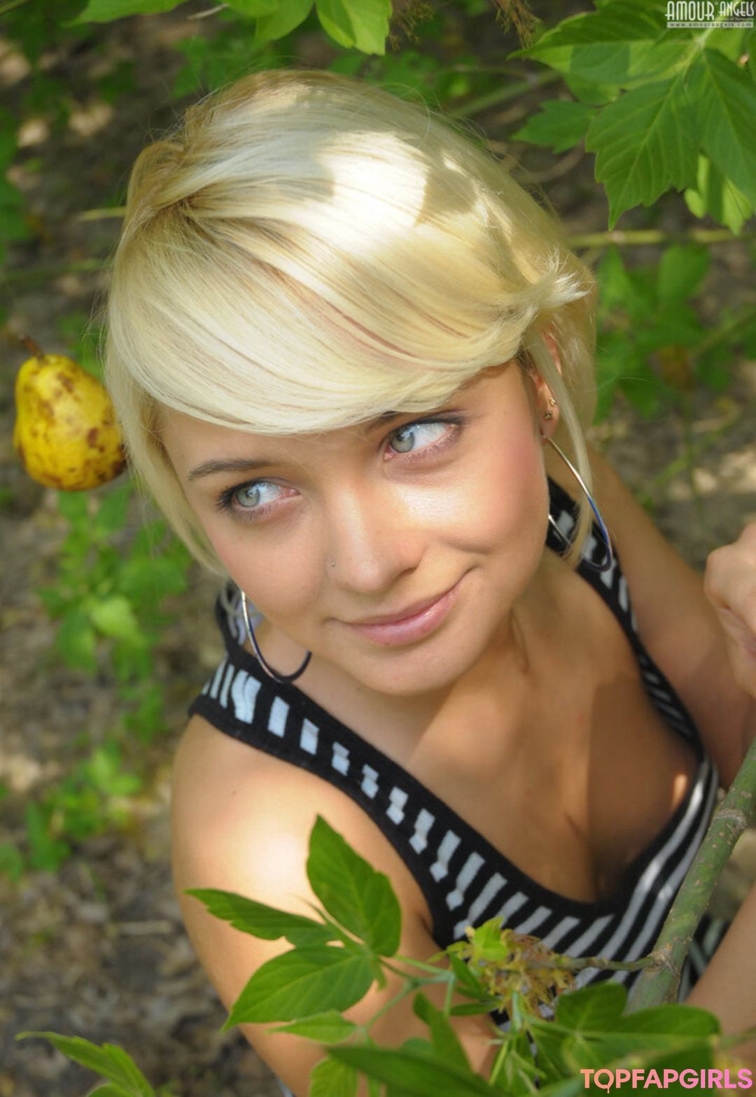 xxx teen onlyfans nude image