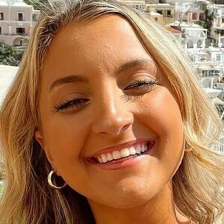 McKenzie Morgan model art pic