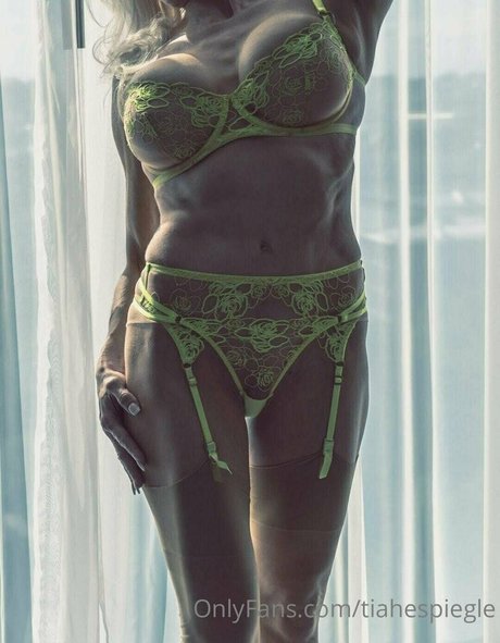 tiahespiegle porn model pic