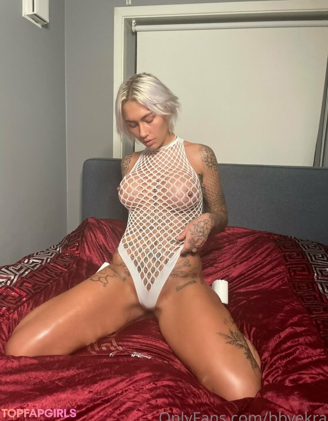 petite blonde milf onlyfans beautiful naked pictures