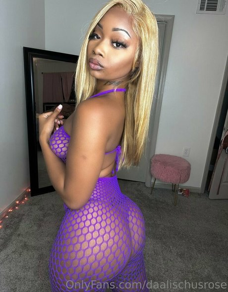 Daalischus model hot pics