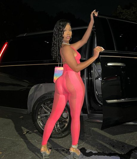 Daalischus model hot img