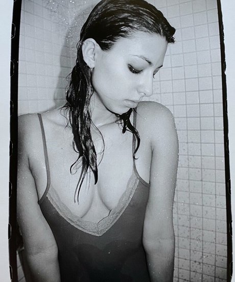 Jade Catta Preta pretty model image