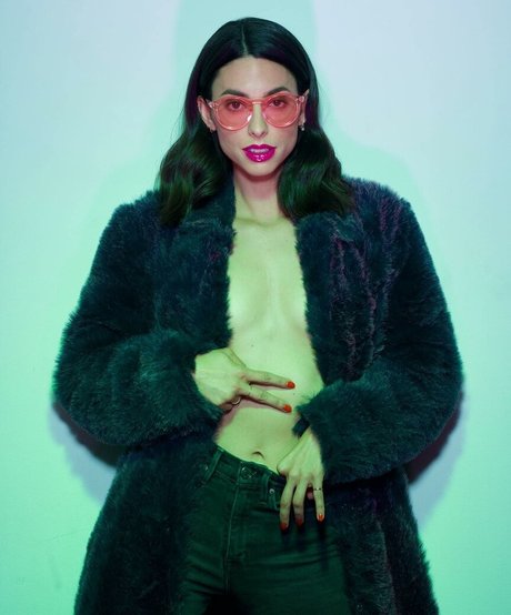 Jade Catta Preta top star picture