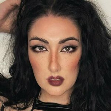 Eliza Lust star exclusive image