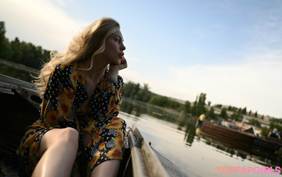 larafrosty free model images