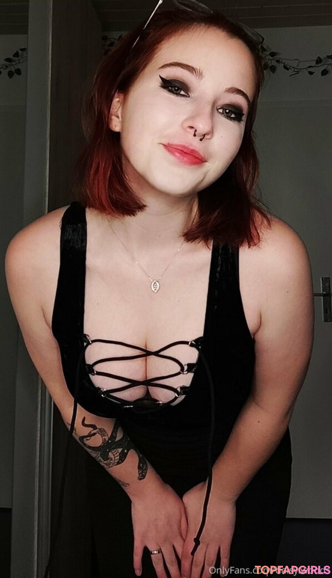 smile onlyfans pornographic photos