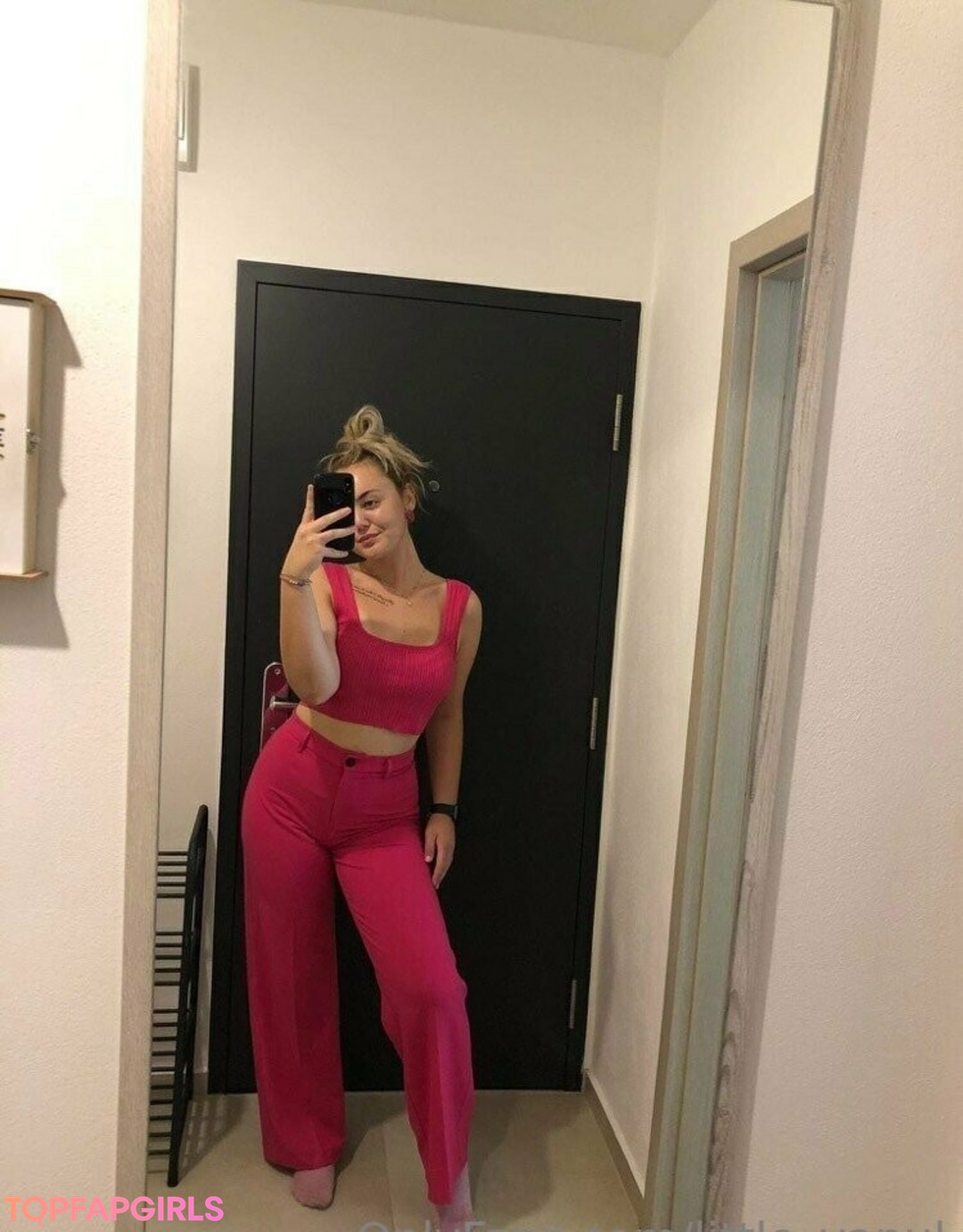 little booty1 art actress picture