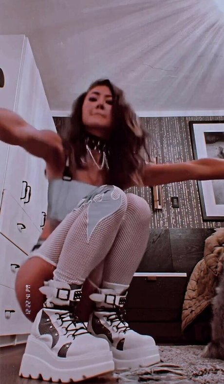 Kimiko Glenn pornstar sex photos