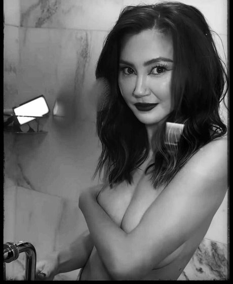 Kimiko Glenn art star archive