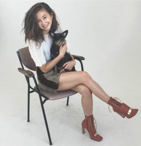 Kimiko Glenn model top images