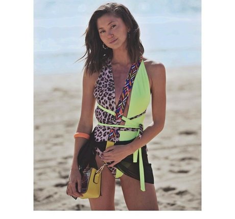 Kimiko Glenn star nice pics