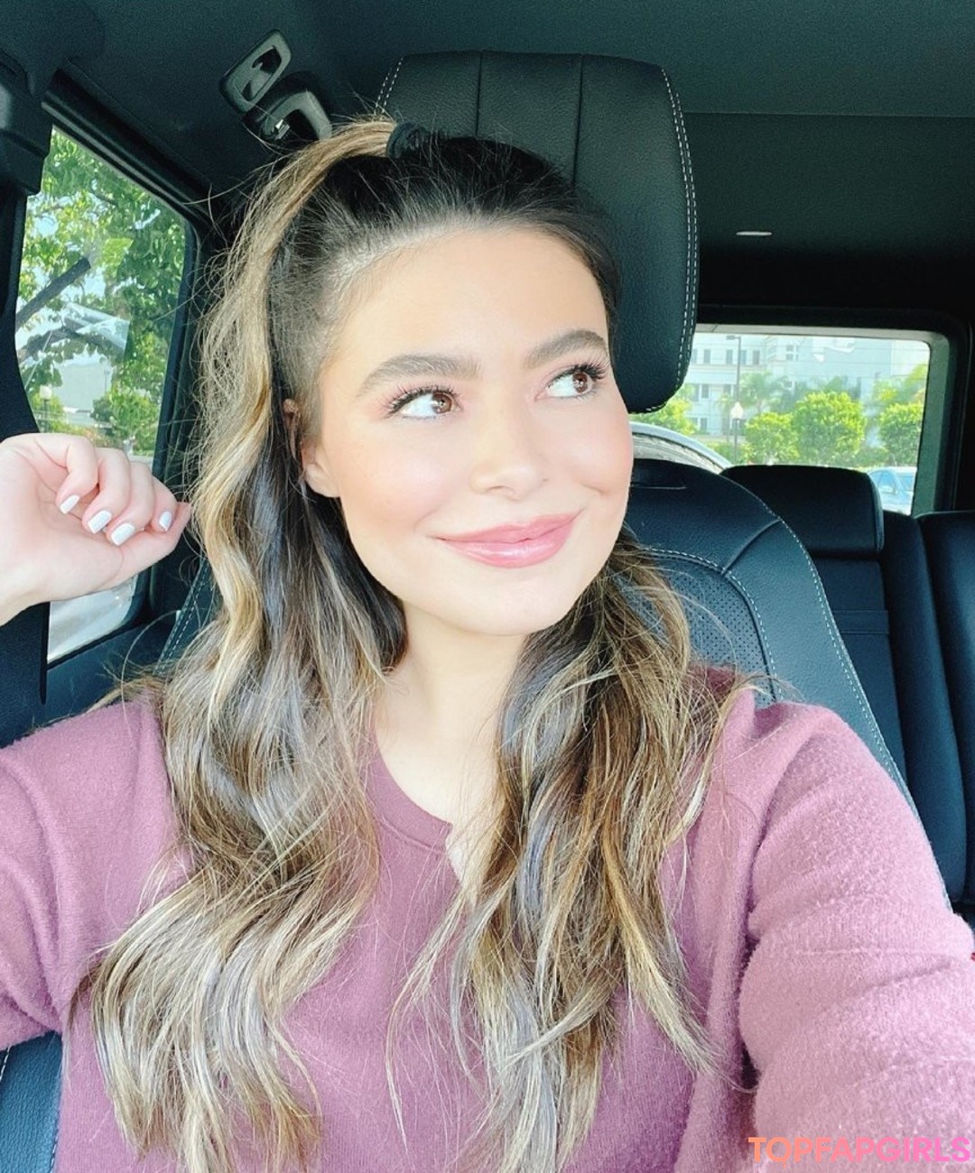 Miranda Cosgrove free star gallery