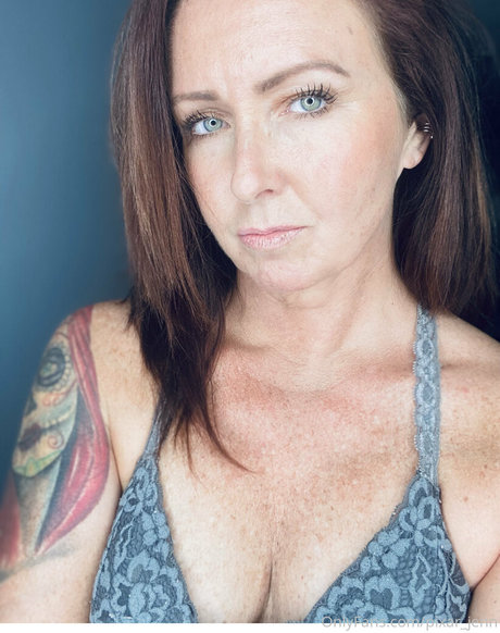 Ishrn naked star galleries