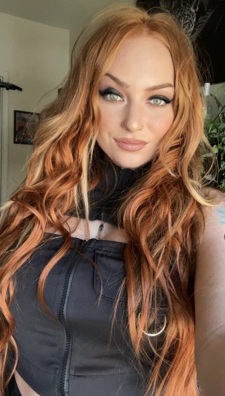 Foxi Lexi pretty star photos