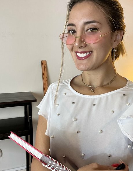 oliviasmiithfree porn star img