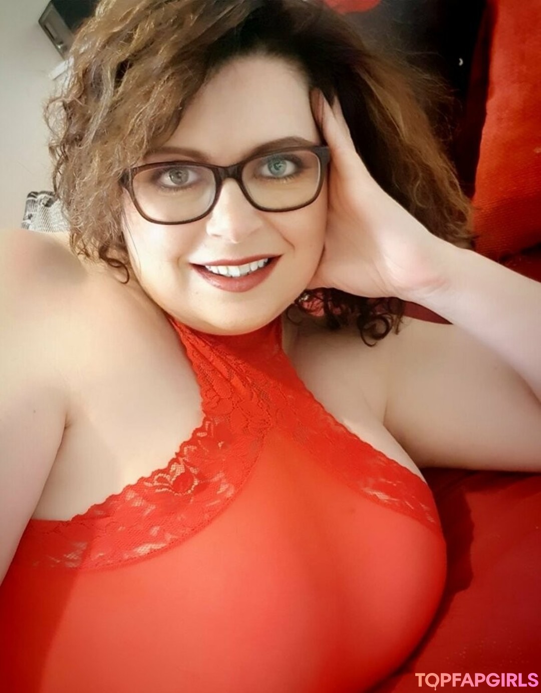 maturebustymom nude model archive