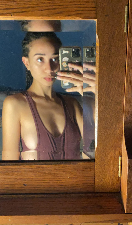 xulanichristine star top picture