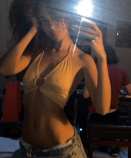 xulanichristine hot star image