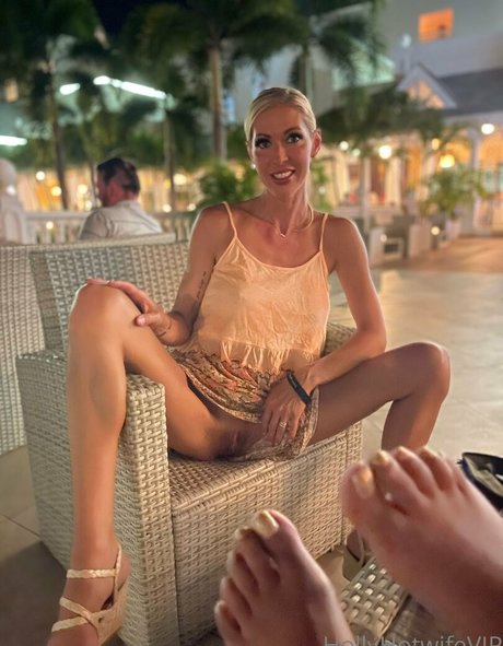 hollyhotwifevip pornstar gallery