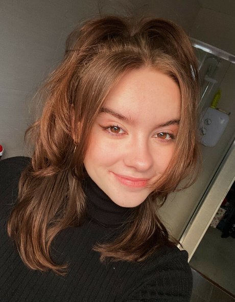 Laura Anne model pretty images